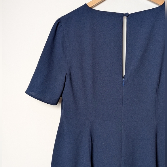 Elegant Black Evening Gown - Picture 12 of 13